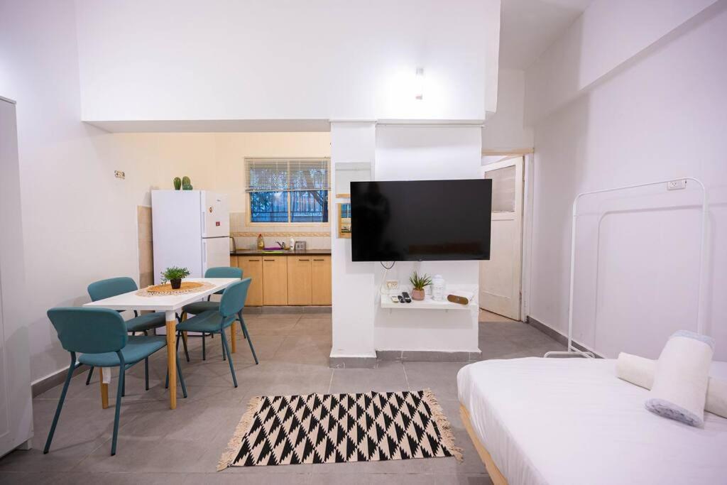 Studio Apartment In Ben Yehuda Cozy And Convinent Тел Авив Екстериор снимка